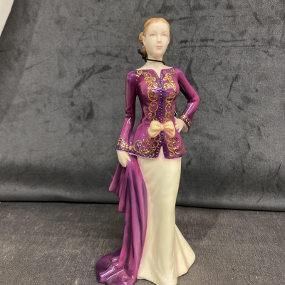 Royal Doulton Figurine – Elizabeth