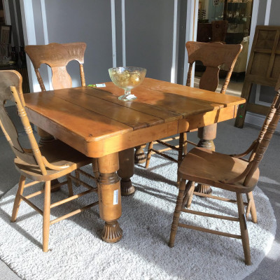Rustic Farmhouse Pine Dining Table w 4 Chairs