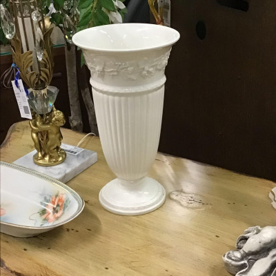 WEDGWOOD Cream Queensware Vase