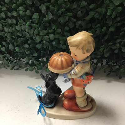 Hummel Figurine ‘Begging His Share’