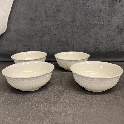 Set of 4 Mikasa Bowls – Cream