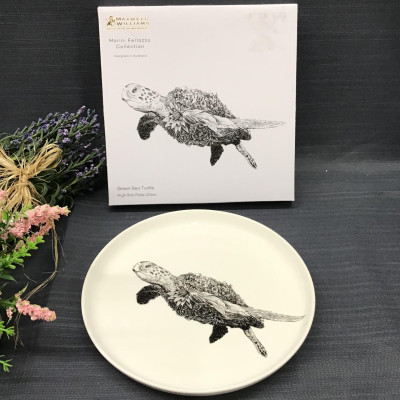 MAXWELL WILLIAMS White “Turtle” Plate (box in back)