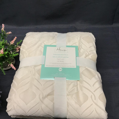 NEW!  HOME SUITE Off-White Faux Mink Throw Blanket (in pkg.)