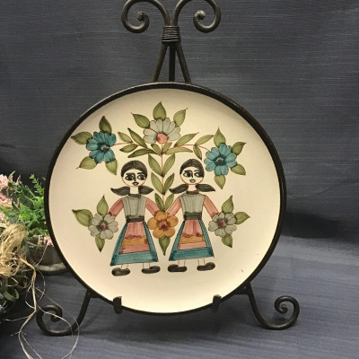 Decorative Pottery Plate Two Ladies w Flowers