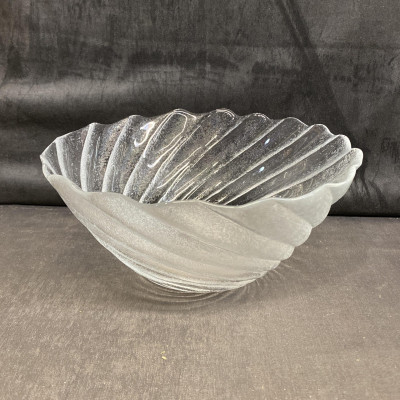 IVV Glass Serving Bowl – Swirl