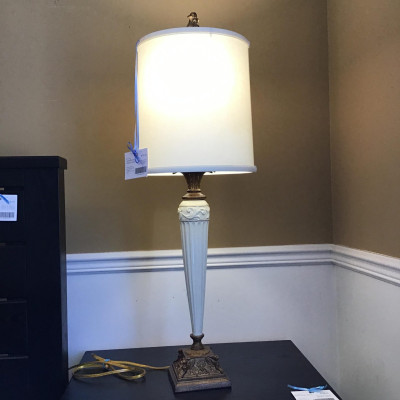 Lenox Quoizel Ceramic Lamp