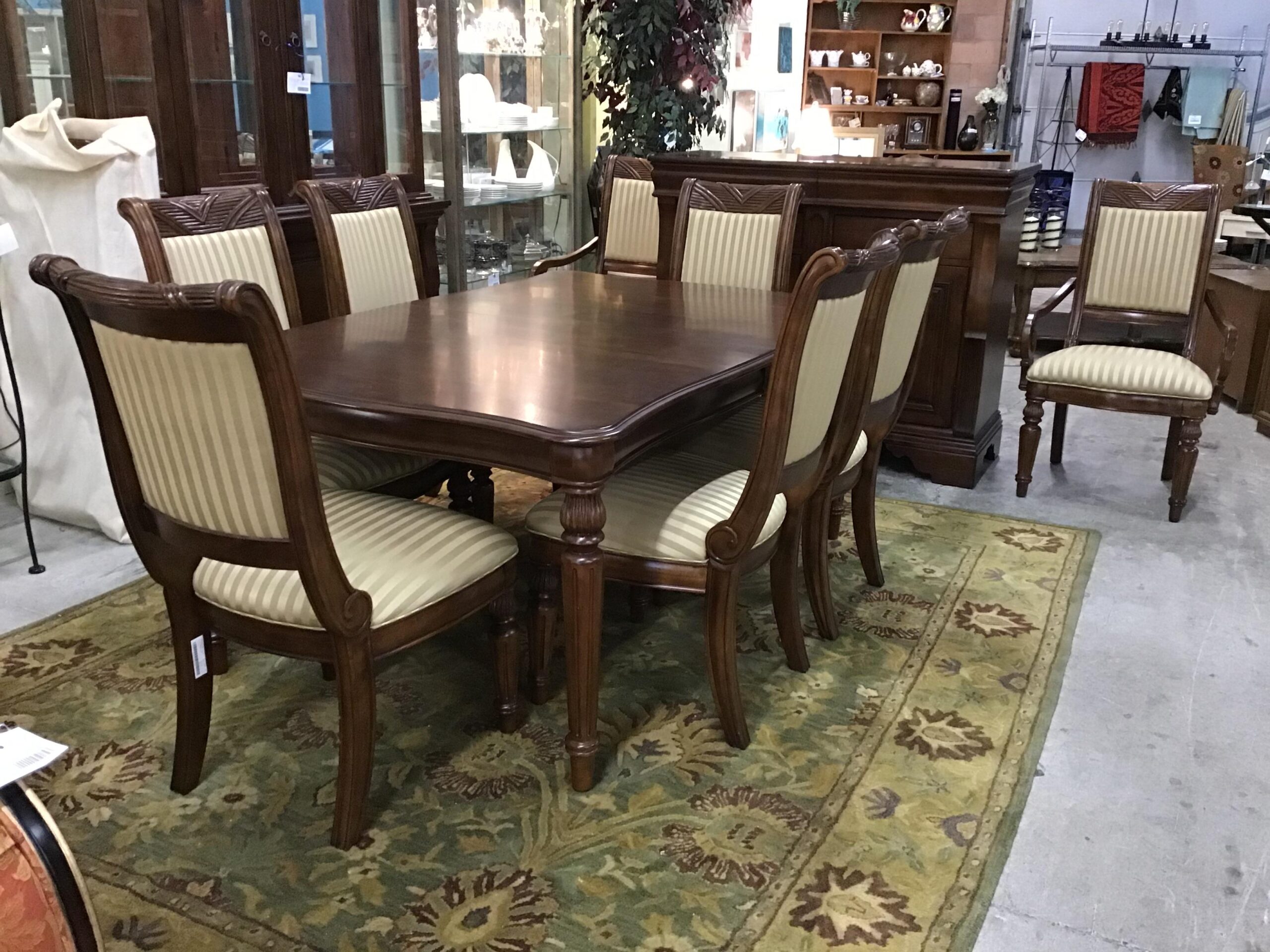 KINCAID Drk. Wood Dining Table w 8 Chairs