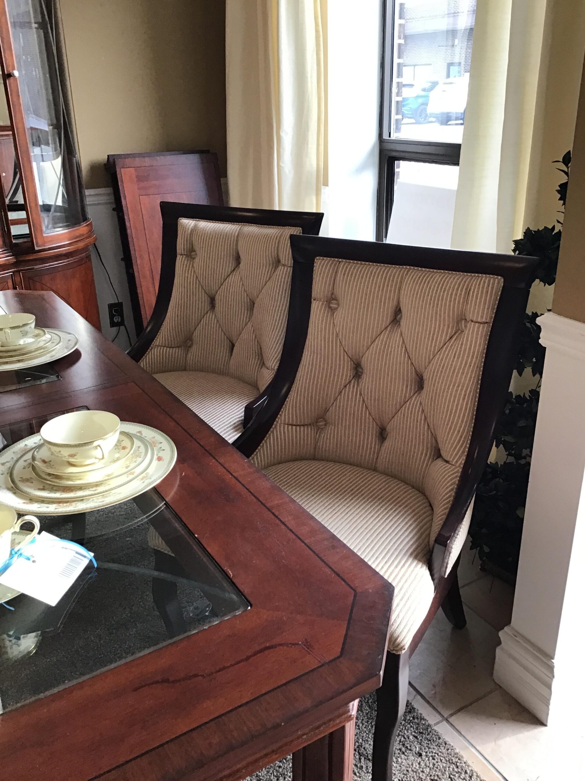 PAIR Meubles Casual Side Dining Chairs