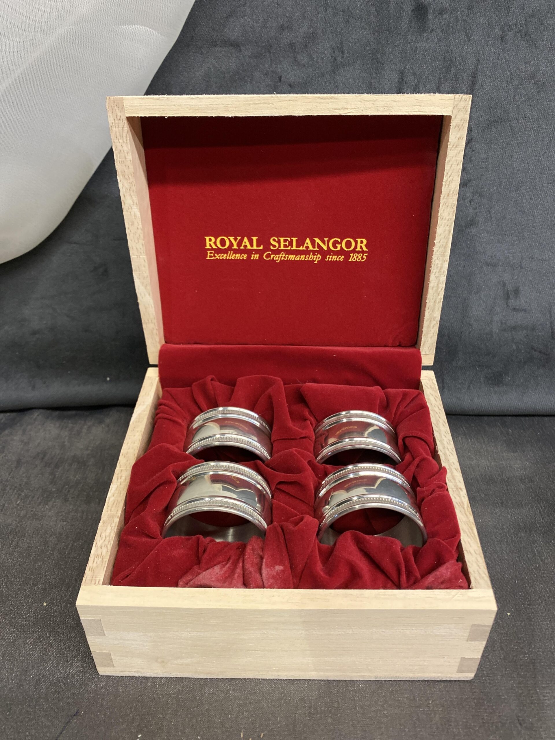 Boxed Set 4 Royal Selangor Napkin Rings