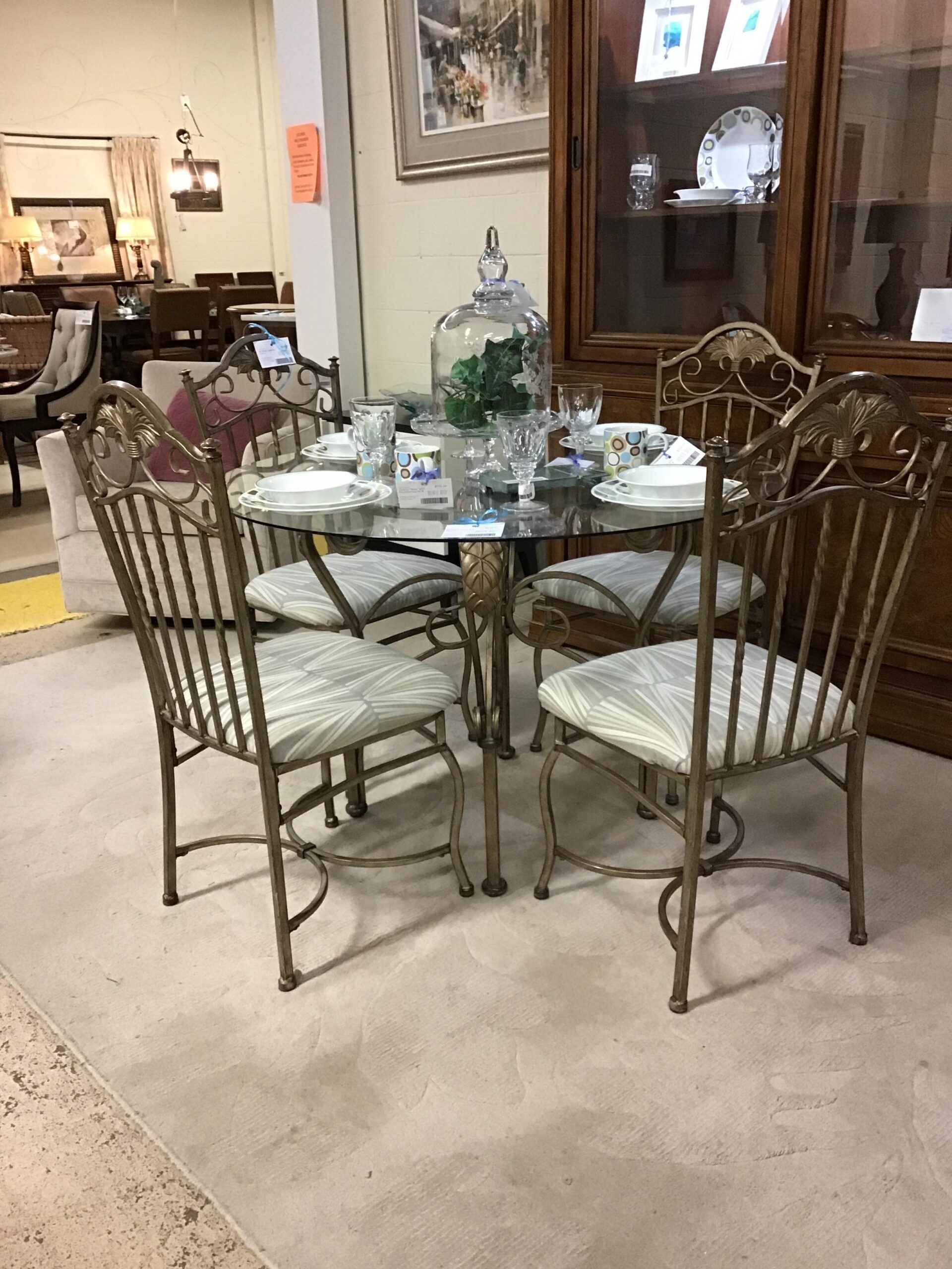 Rd Glass Table & 4 Chairs