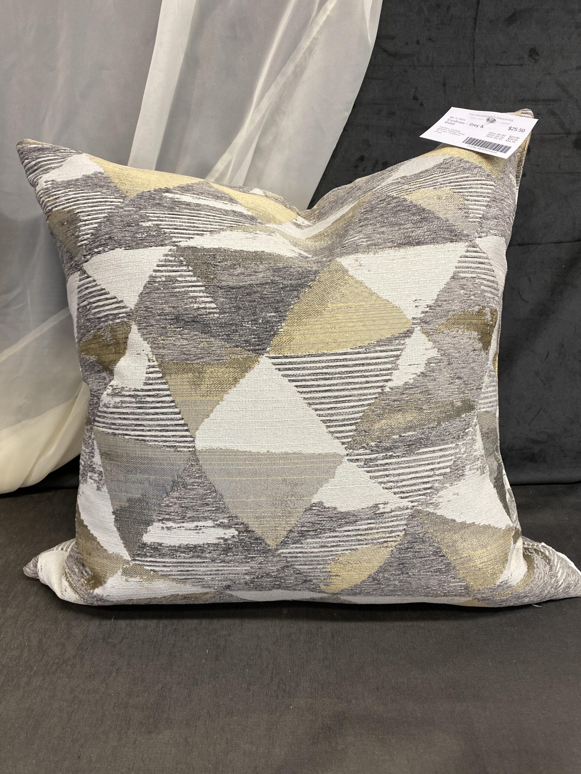 Cushion – Grey & Gold