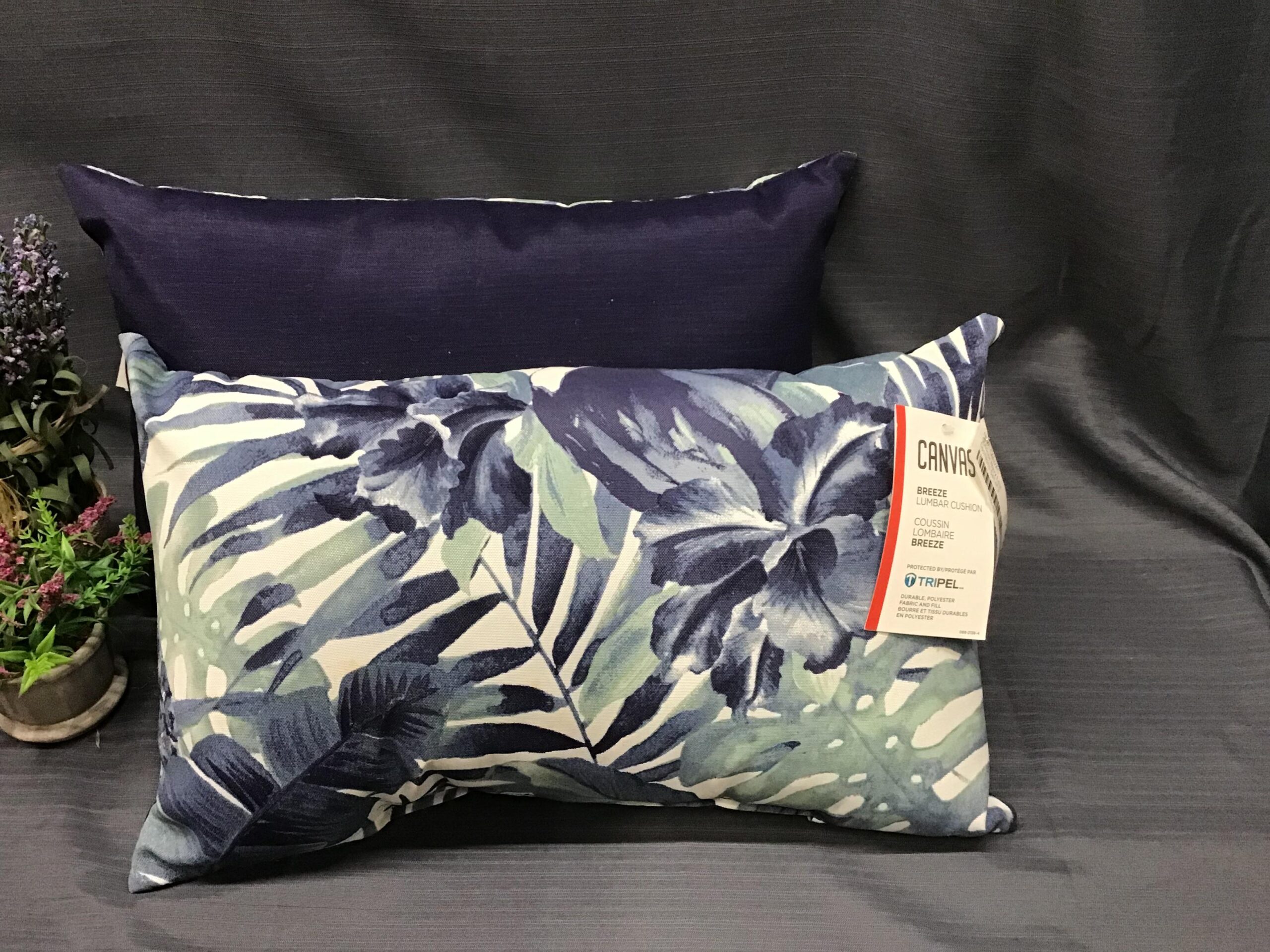 (Pair) NEW!  CANVAS Outdoor Navy Leaf Cushions