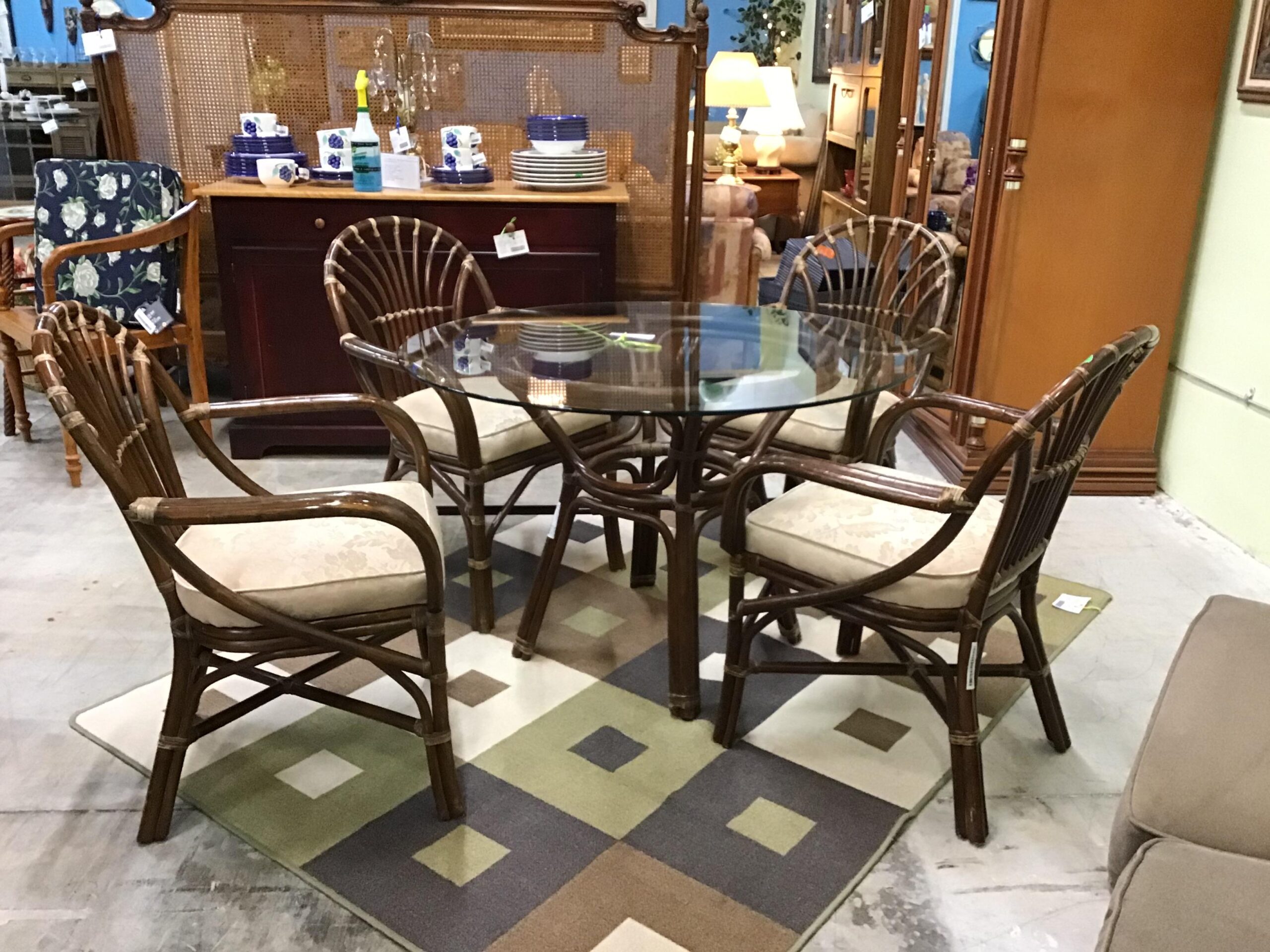 Drk. Rattan/ Glass Top Round Table w 4 Chairs