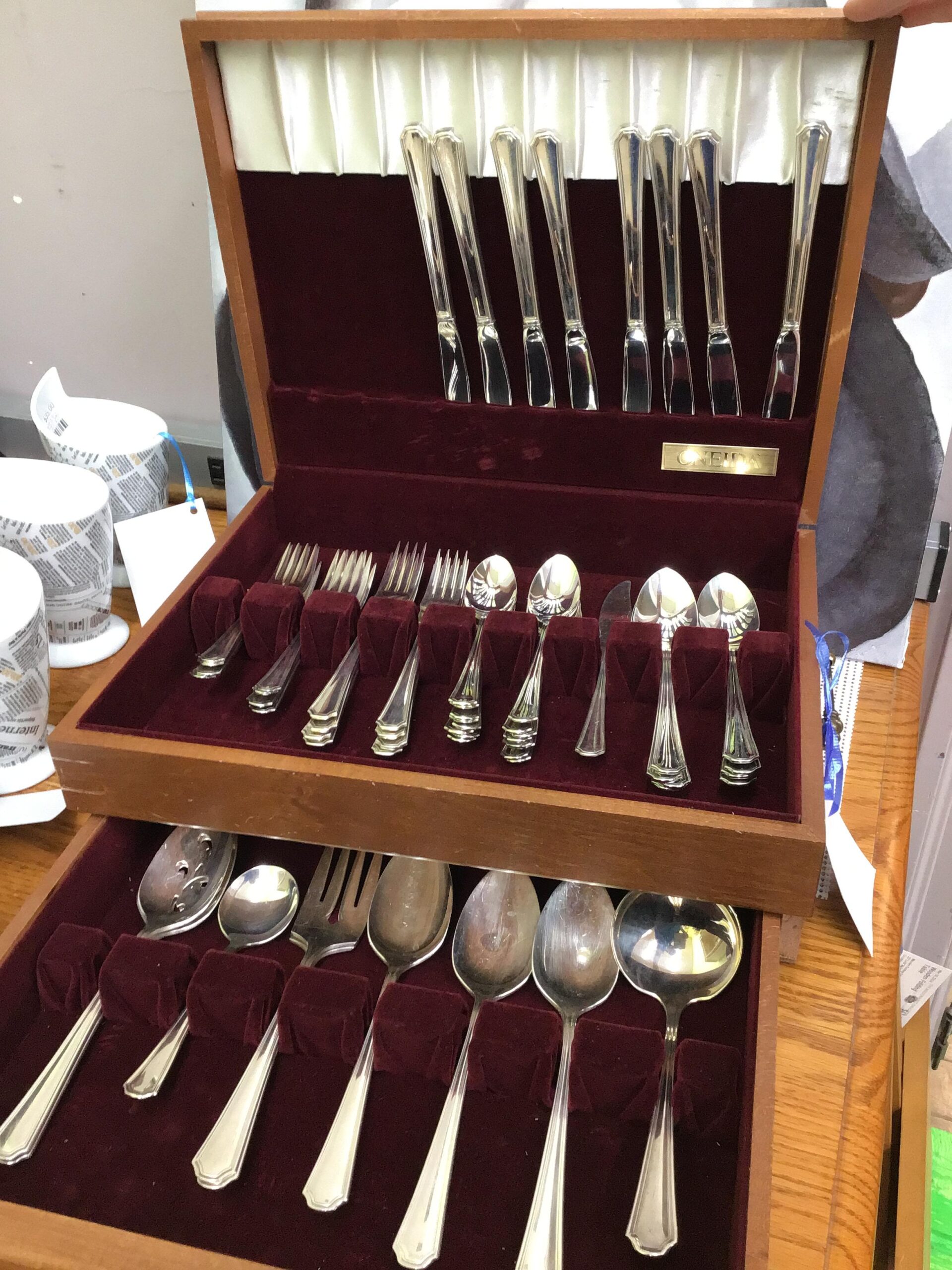 Oneida Silver Plated Silverware- 8 Place Set