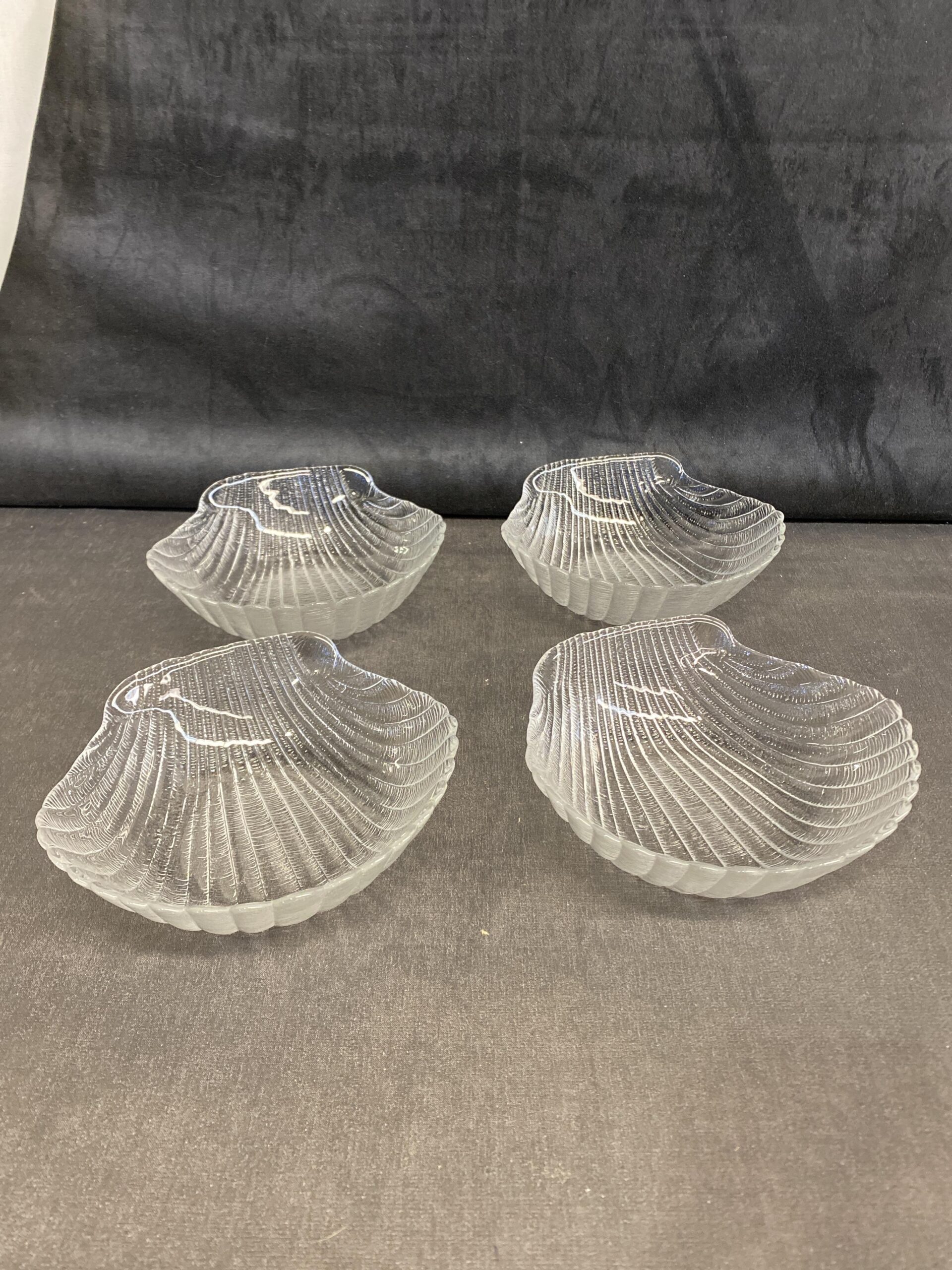 SET 4 Glass Shell Dishes