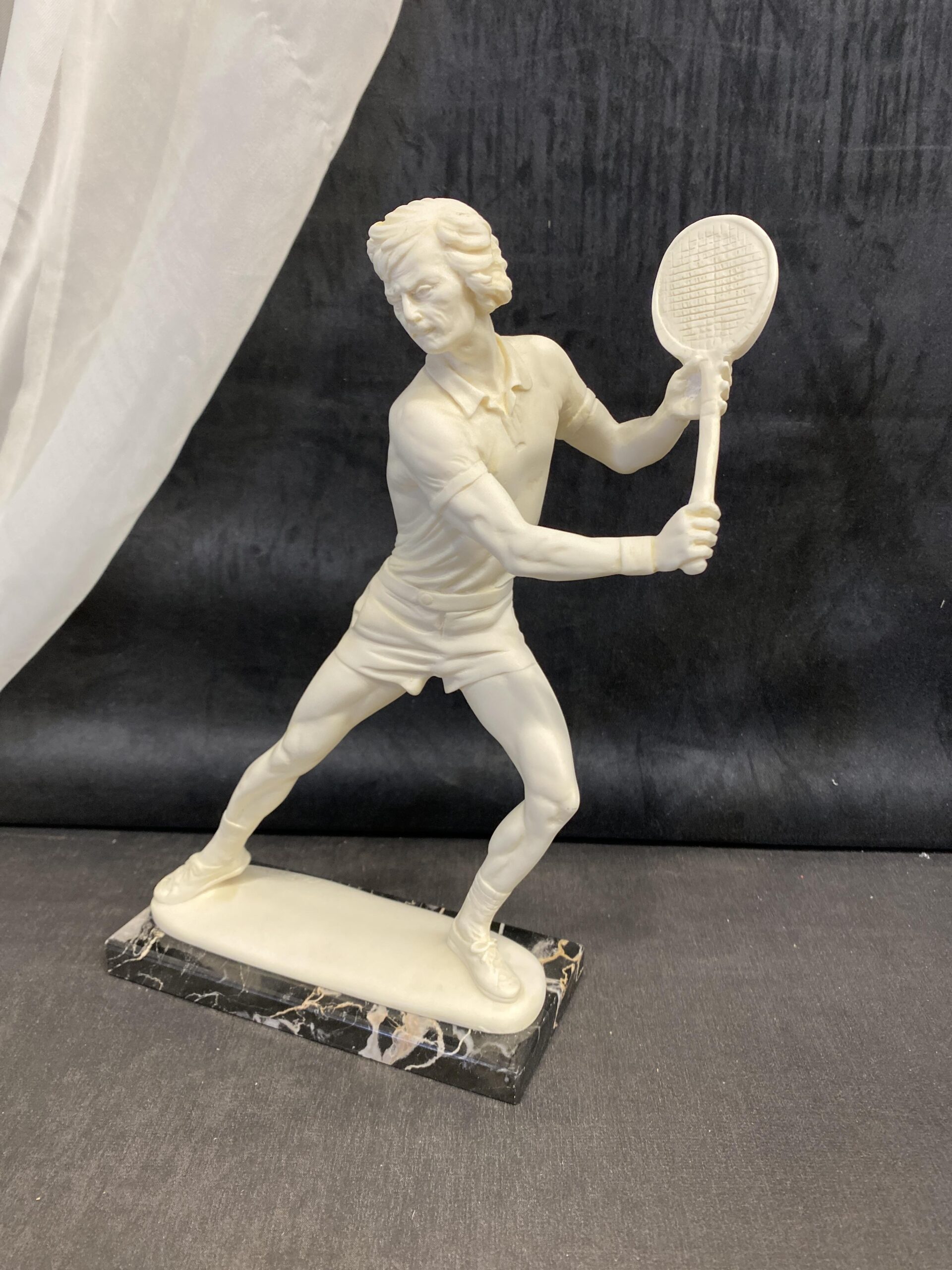 Santini Statue – Tennis Player