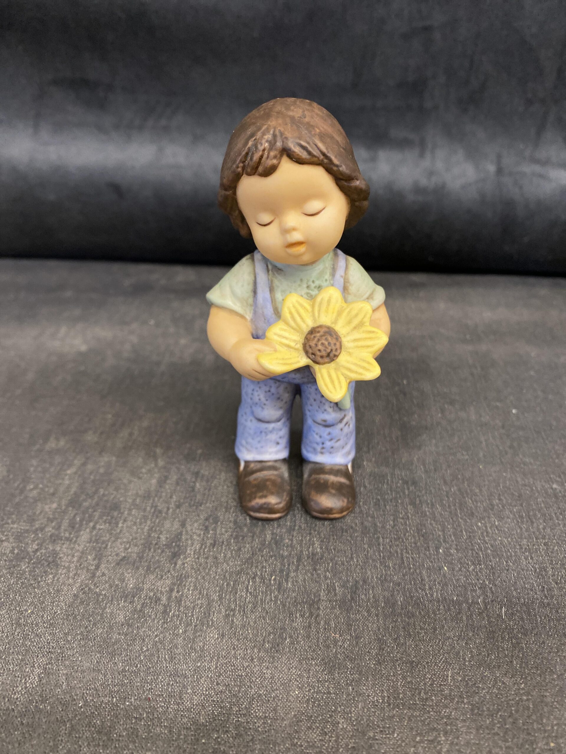 Geobel Nina Marco Figurine – Child w Flower