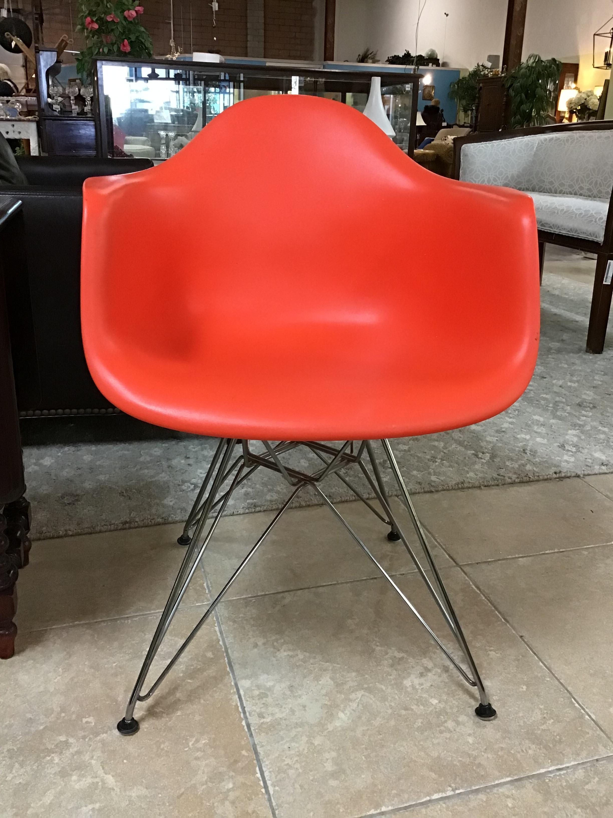 EAMES The Dar Chair