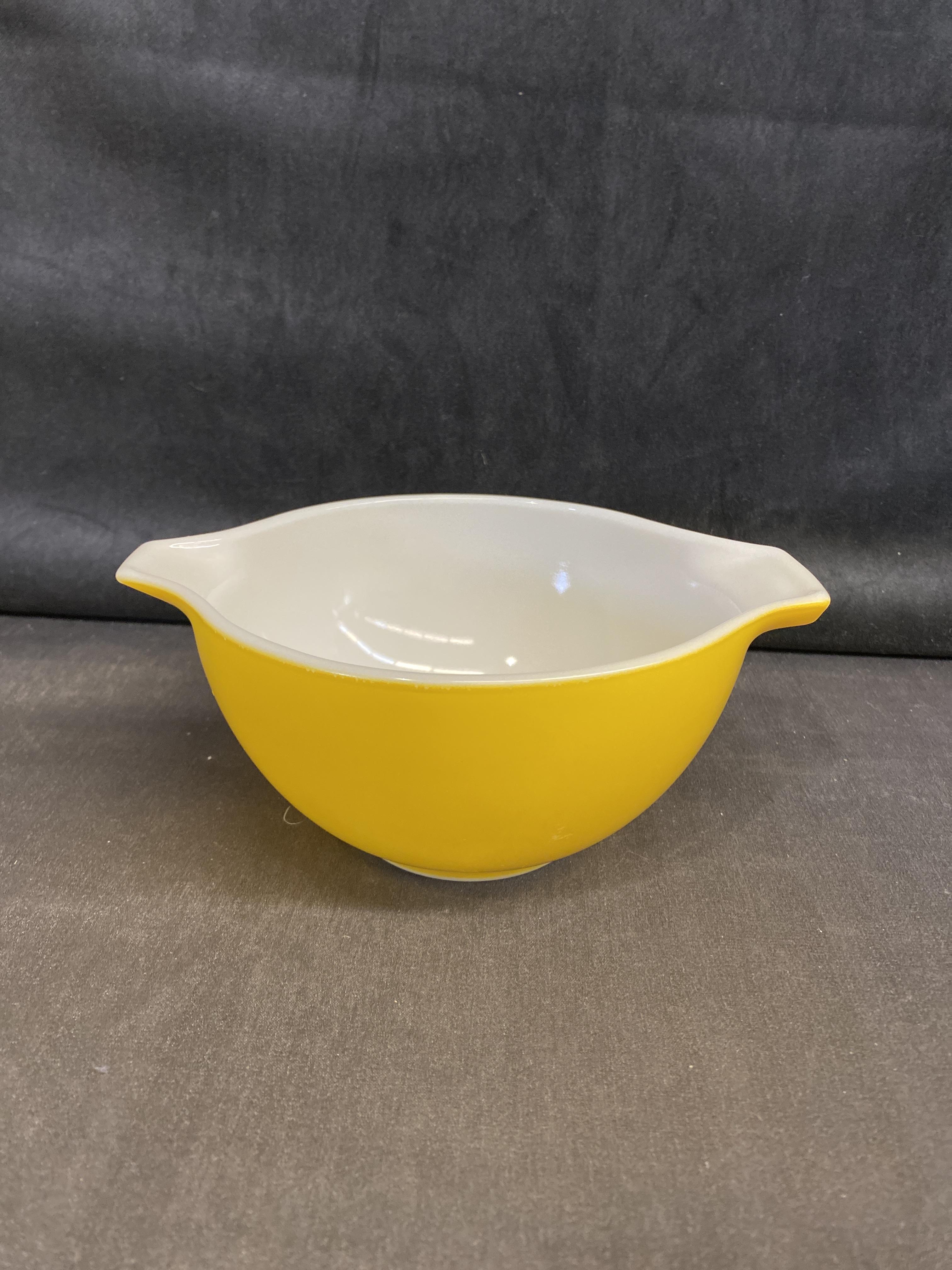 PYREX Bowl – Yellow
