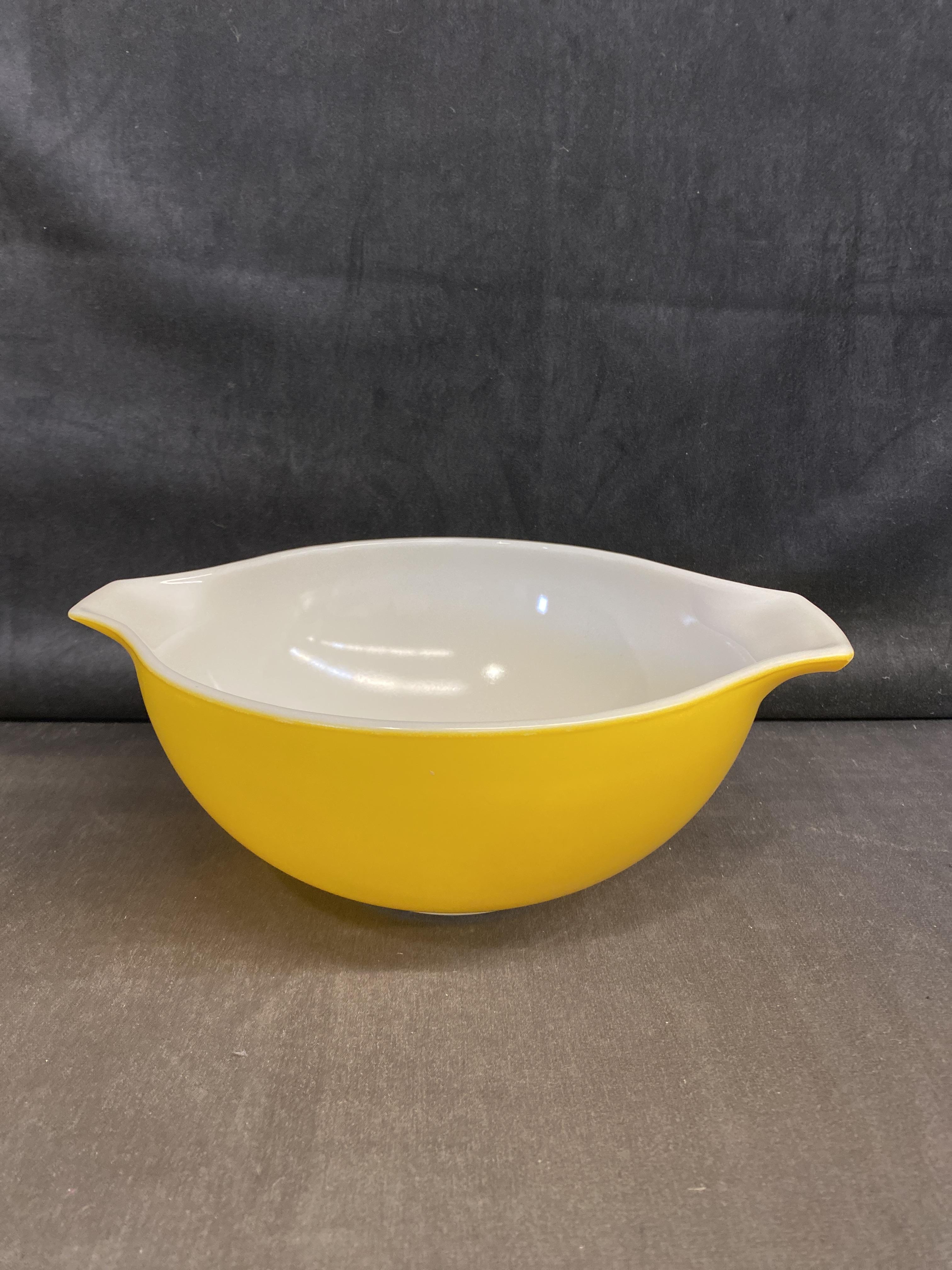 PYREX Bowl – Yellow