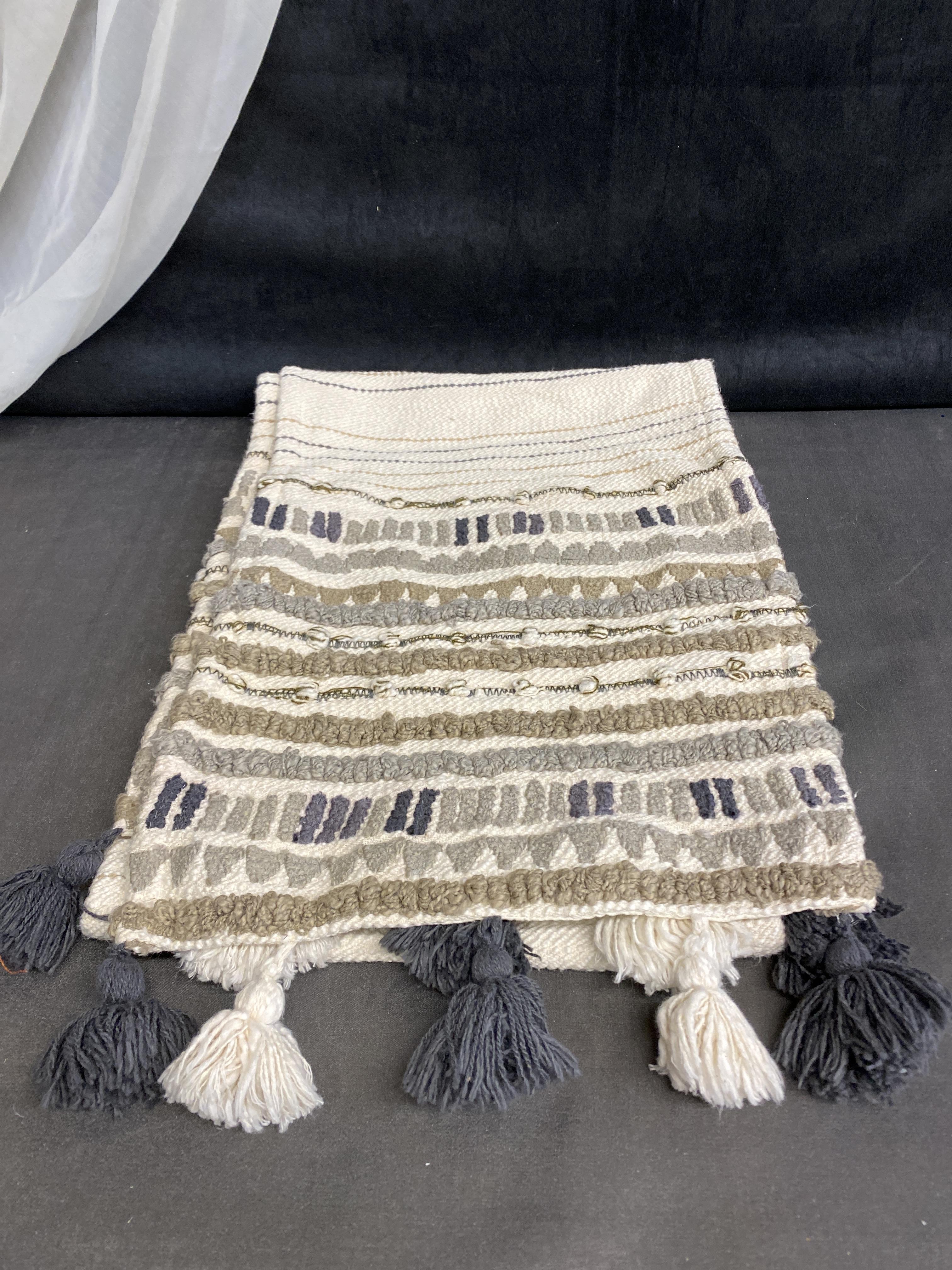 Table Runner – Grey