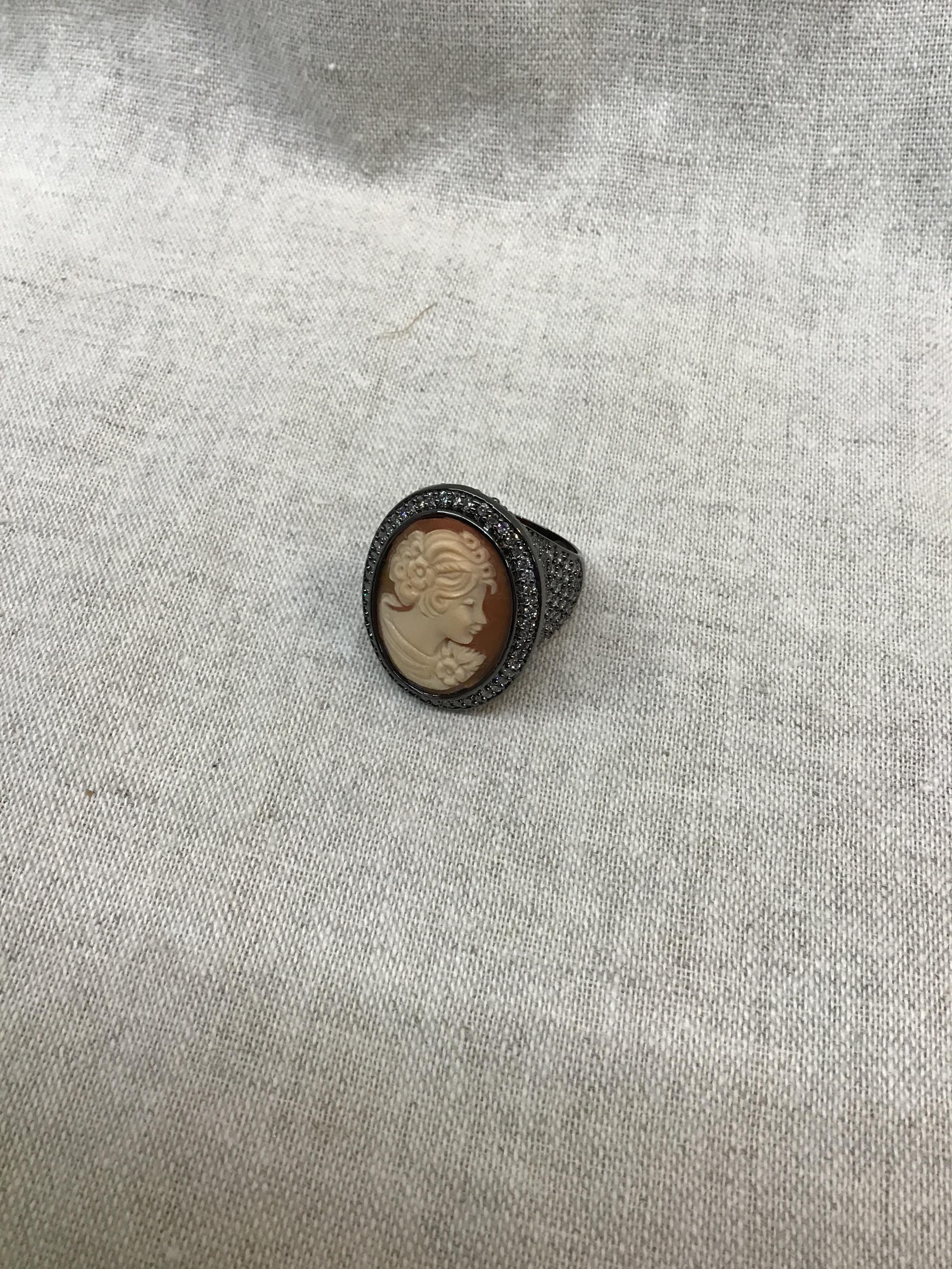 Cameo Ring / Costume Jewelry
