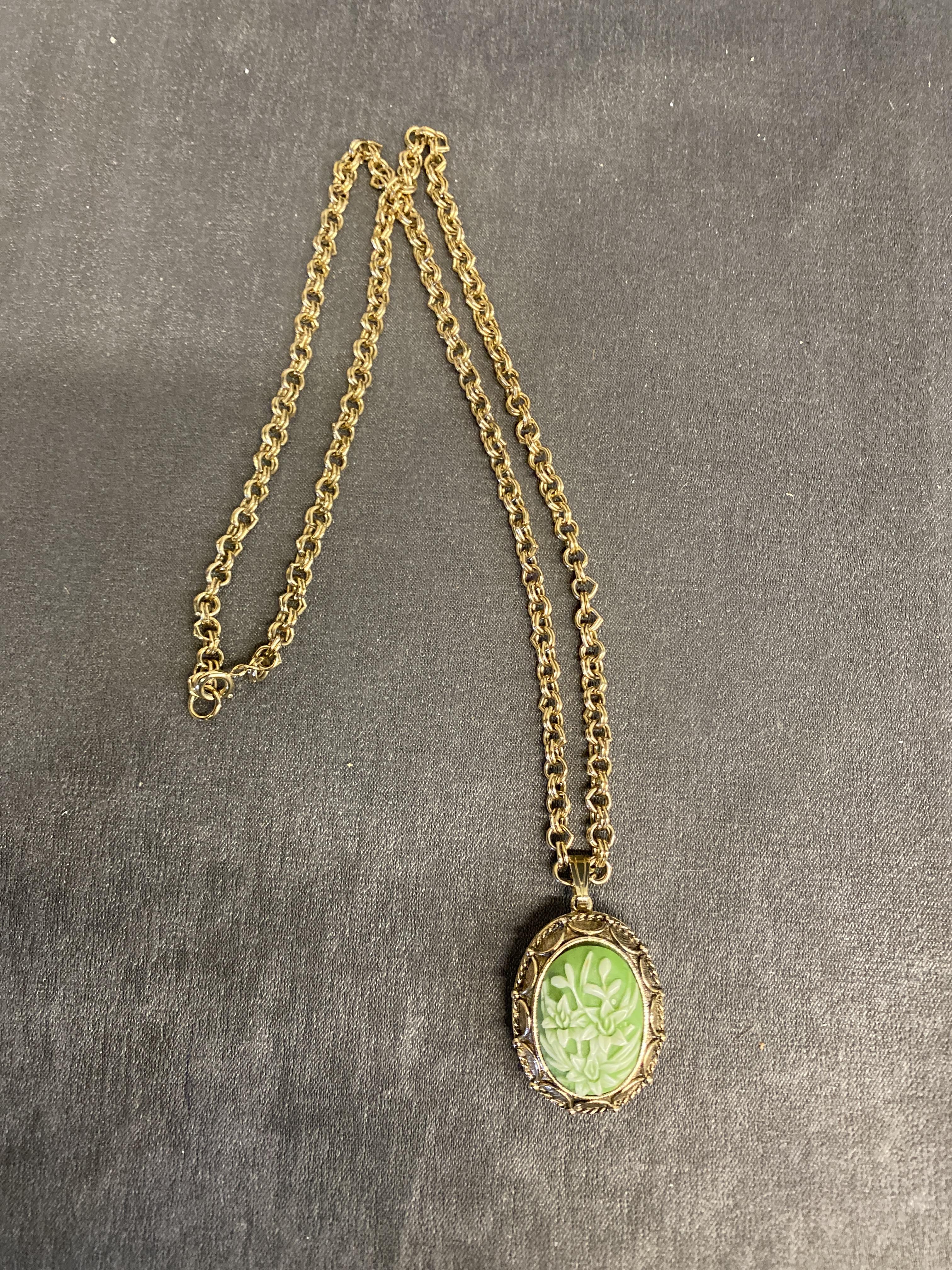 Vanda Beauty Necklace – Poison Pendant