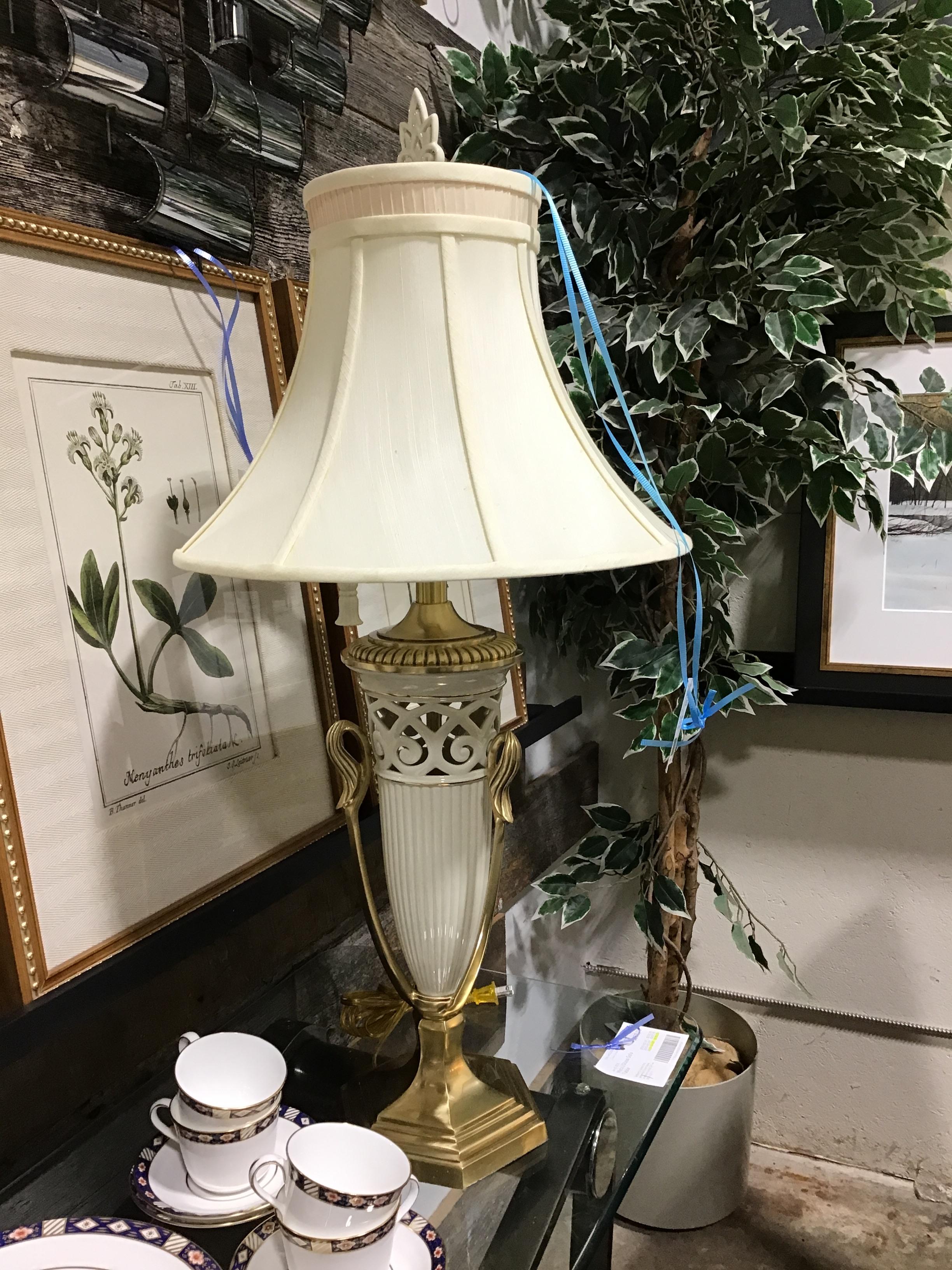 Lenox by Quoizel Lamp – Urn Style