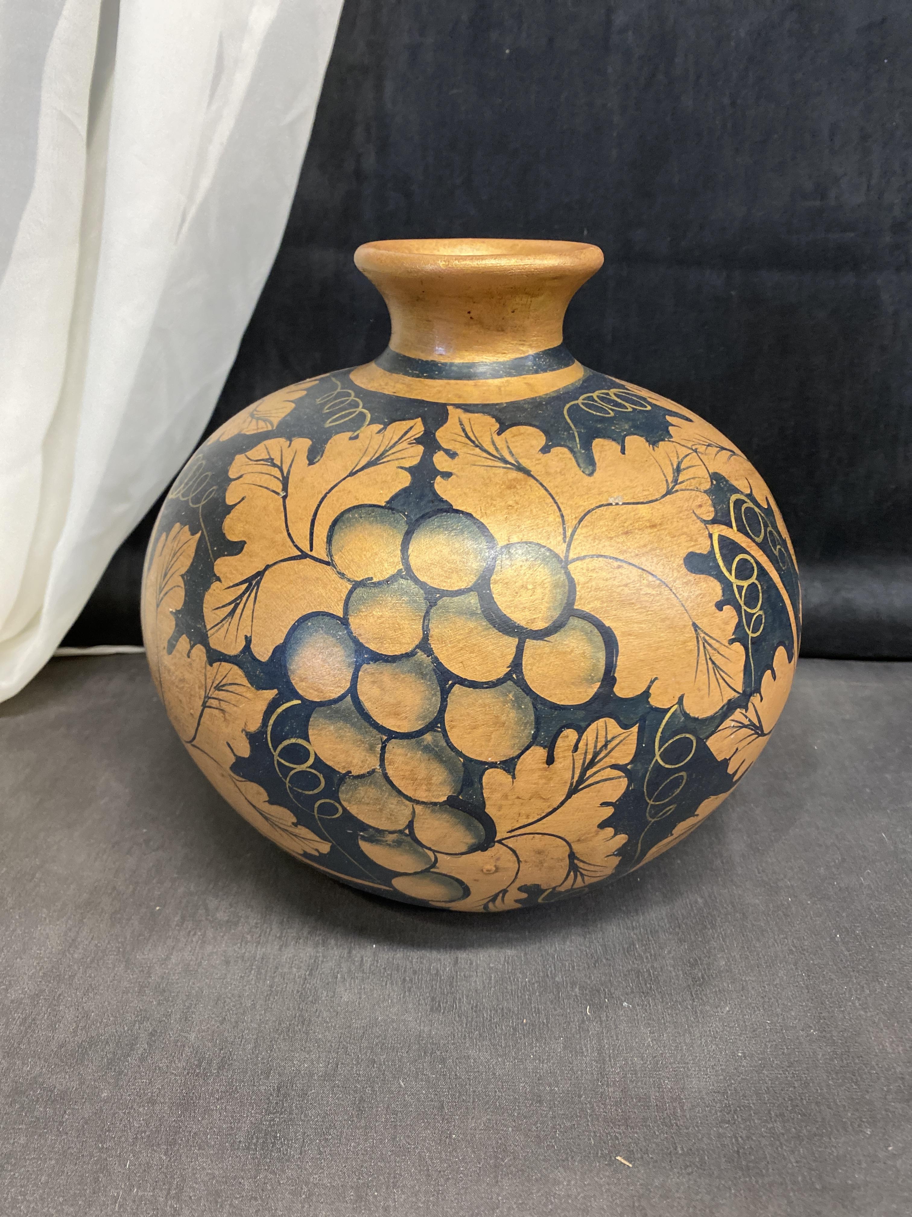 Round Pottery Vase – Grapes