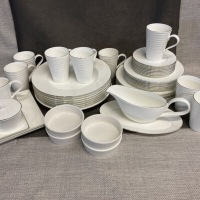 Royal Doulton 5PC Placesetting for 8 plus…