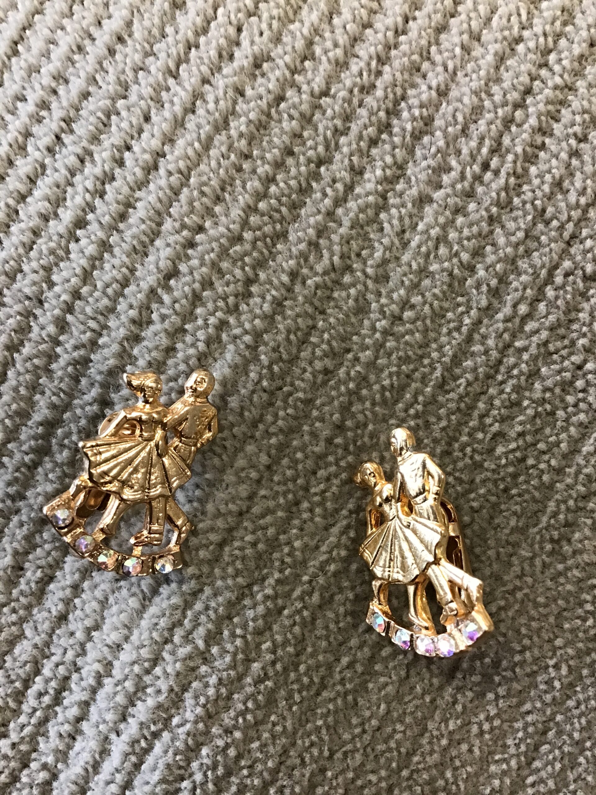 Pretty! Sparkly Gold Clip-On Earrings