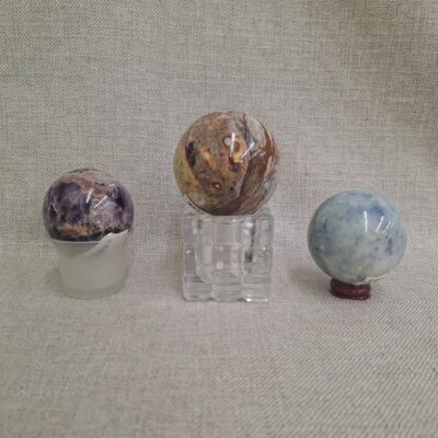 Assorted Crystal Balls w Bases