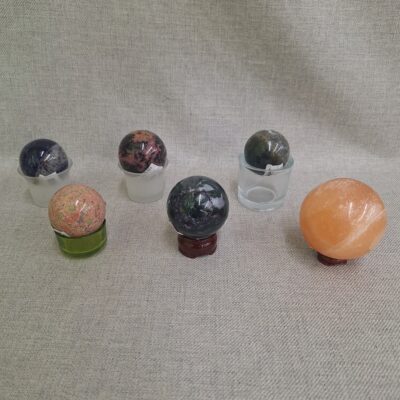 Assorted Crystal Balls w Bases