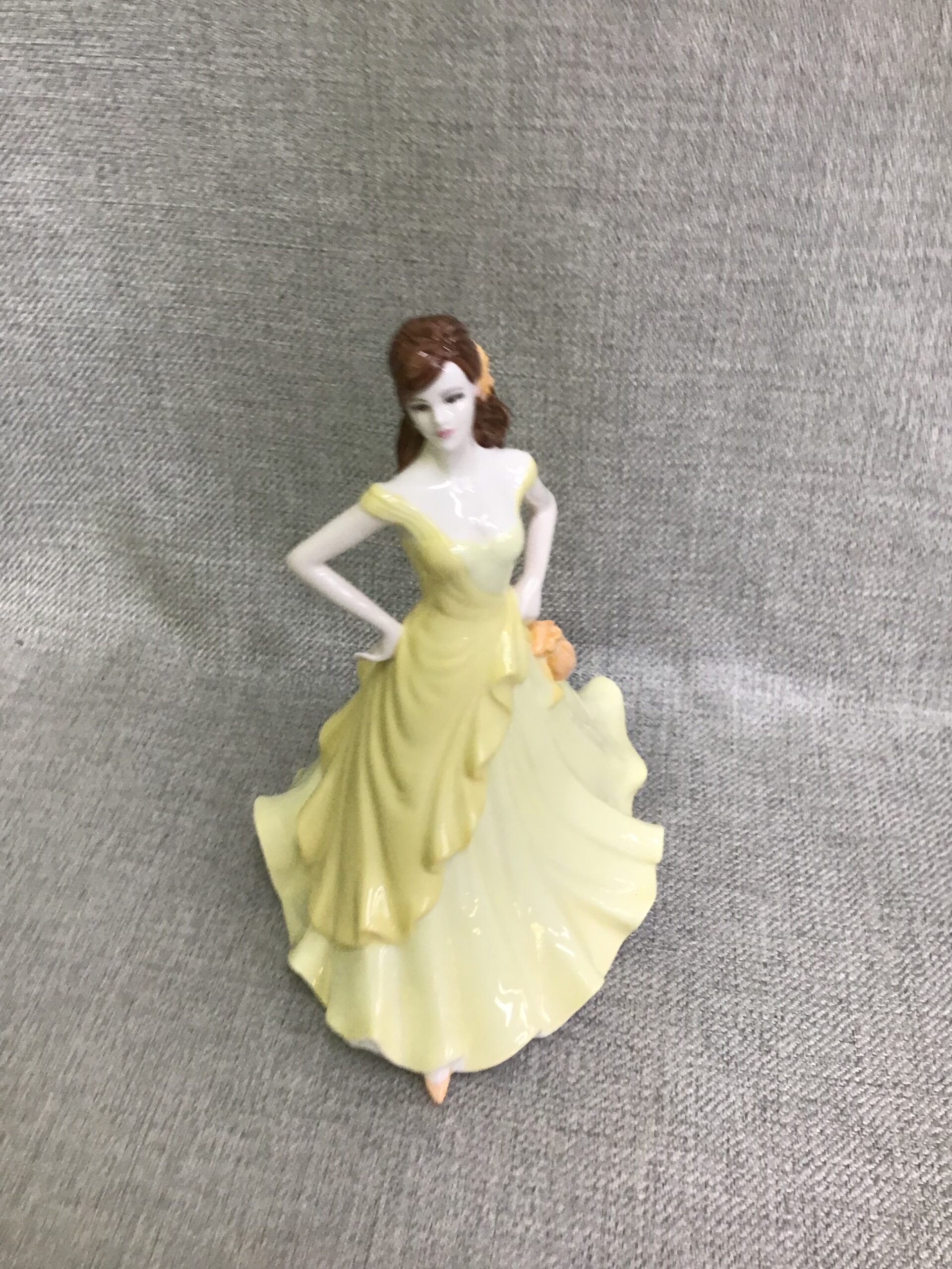 Coalport Figurine ‘Sentiments Thinking of You’