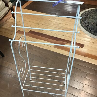 Distressed White Metal Bathroom Towel Organzier