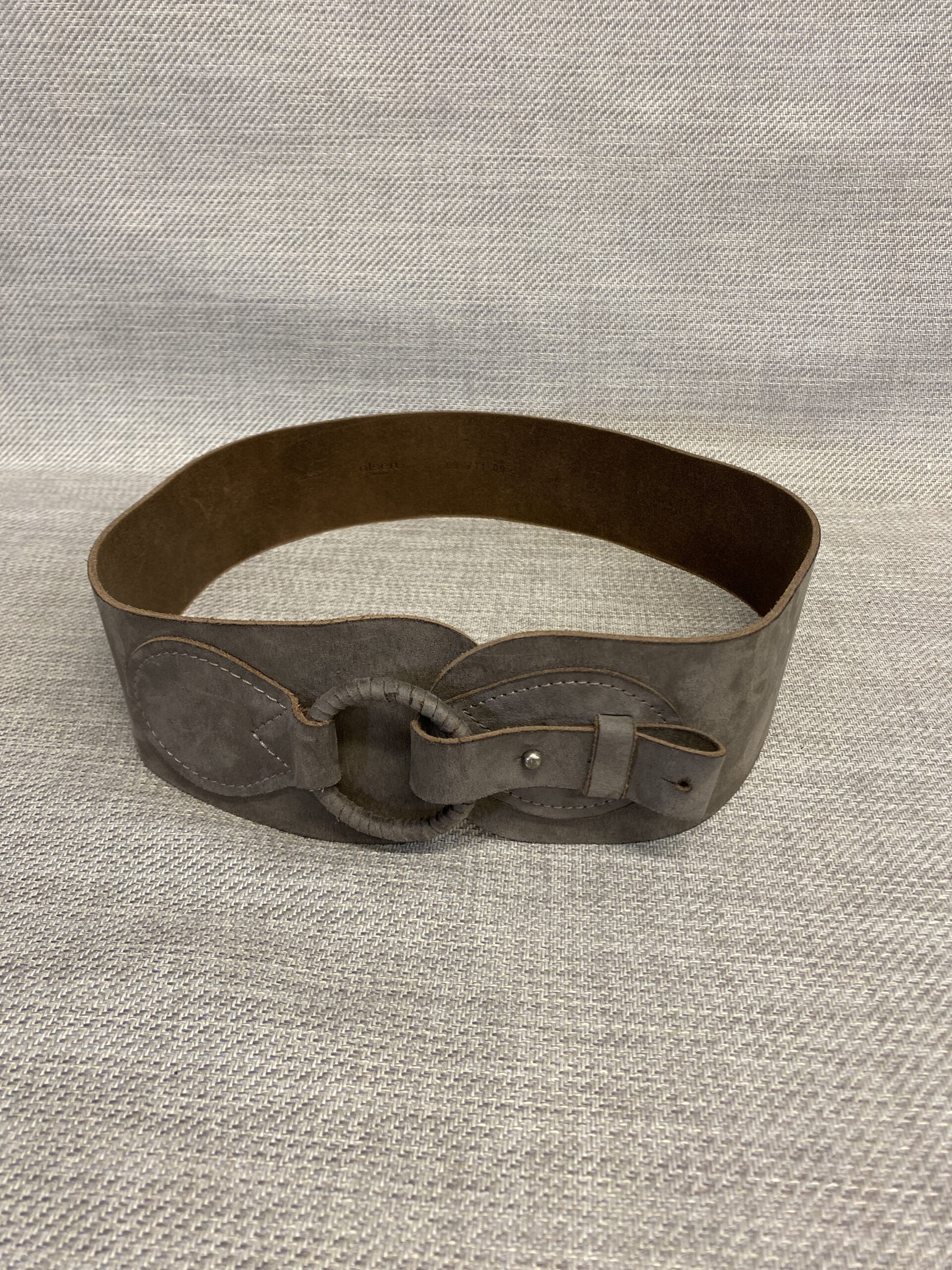 Olsen Belt – Grey Suede