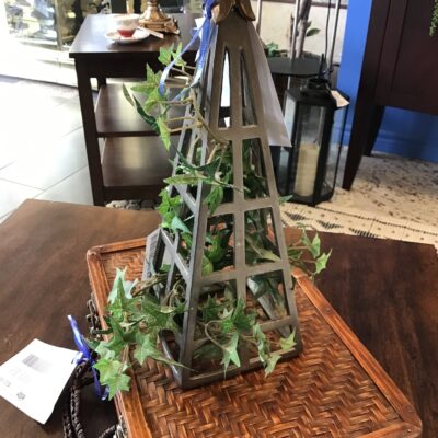 Decorative Metal Piece w Faux Plants