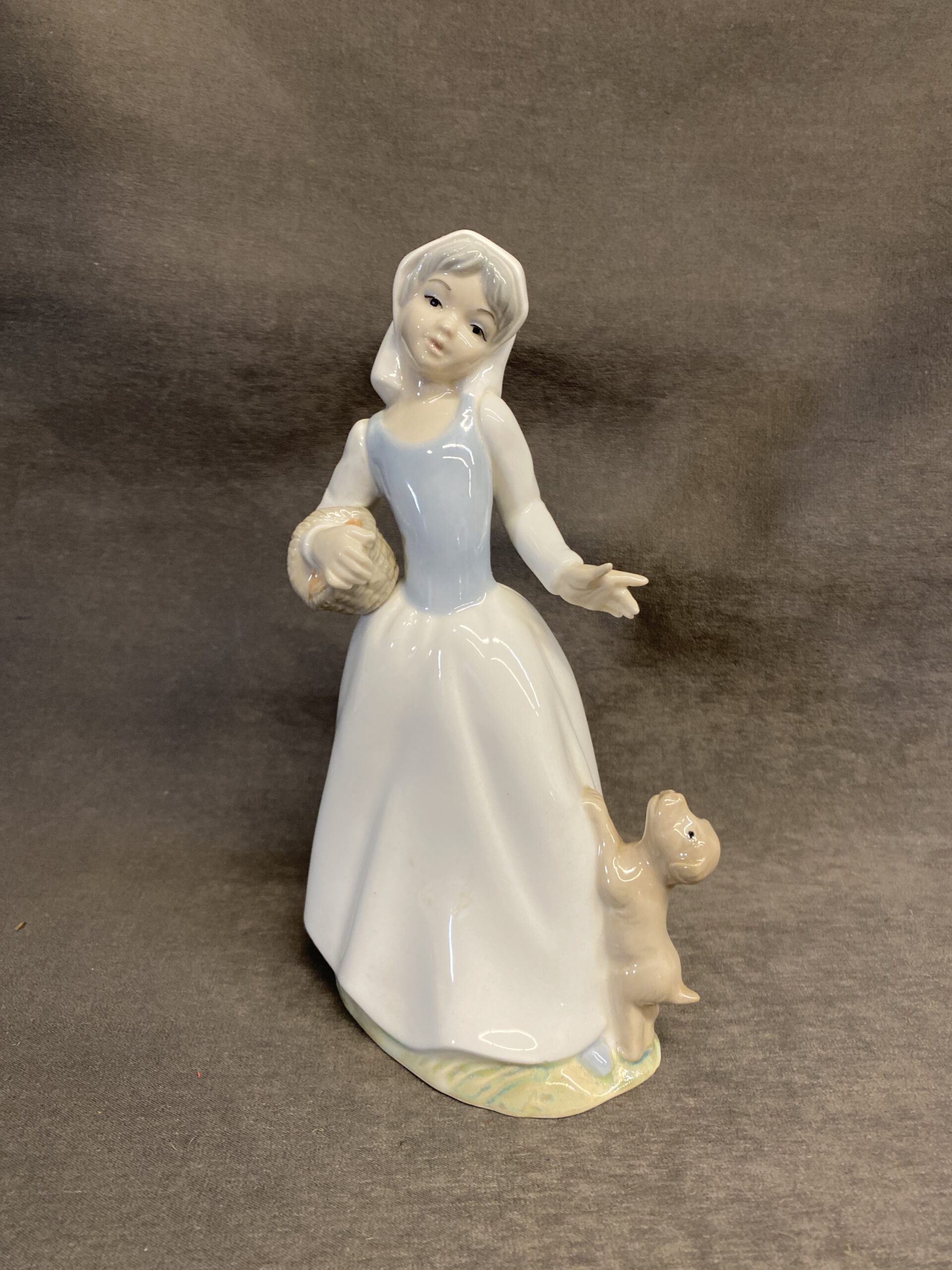 Tengra Figurine – Girl With Basket & Puppy