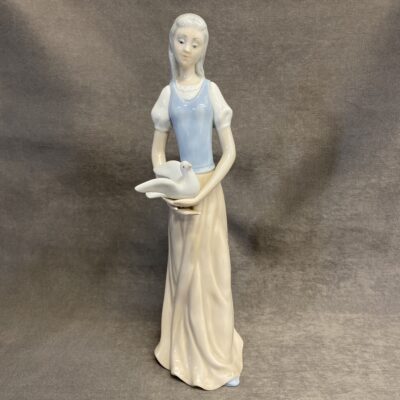 Tengra Figurine – Girl With Dove