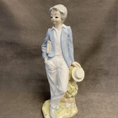 Tengra Figurine – Boy With Book