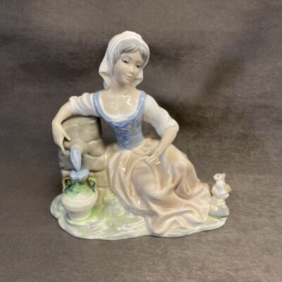 Tengra Figurine – Woman By Well