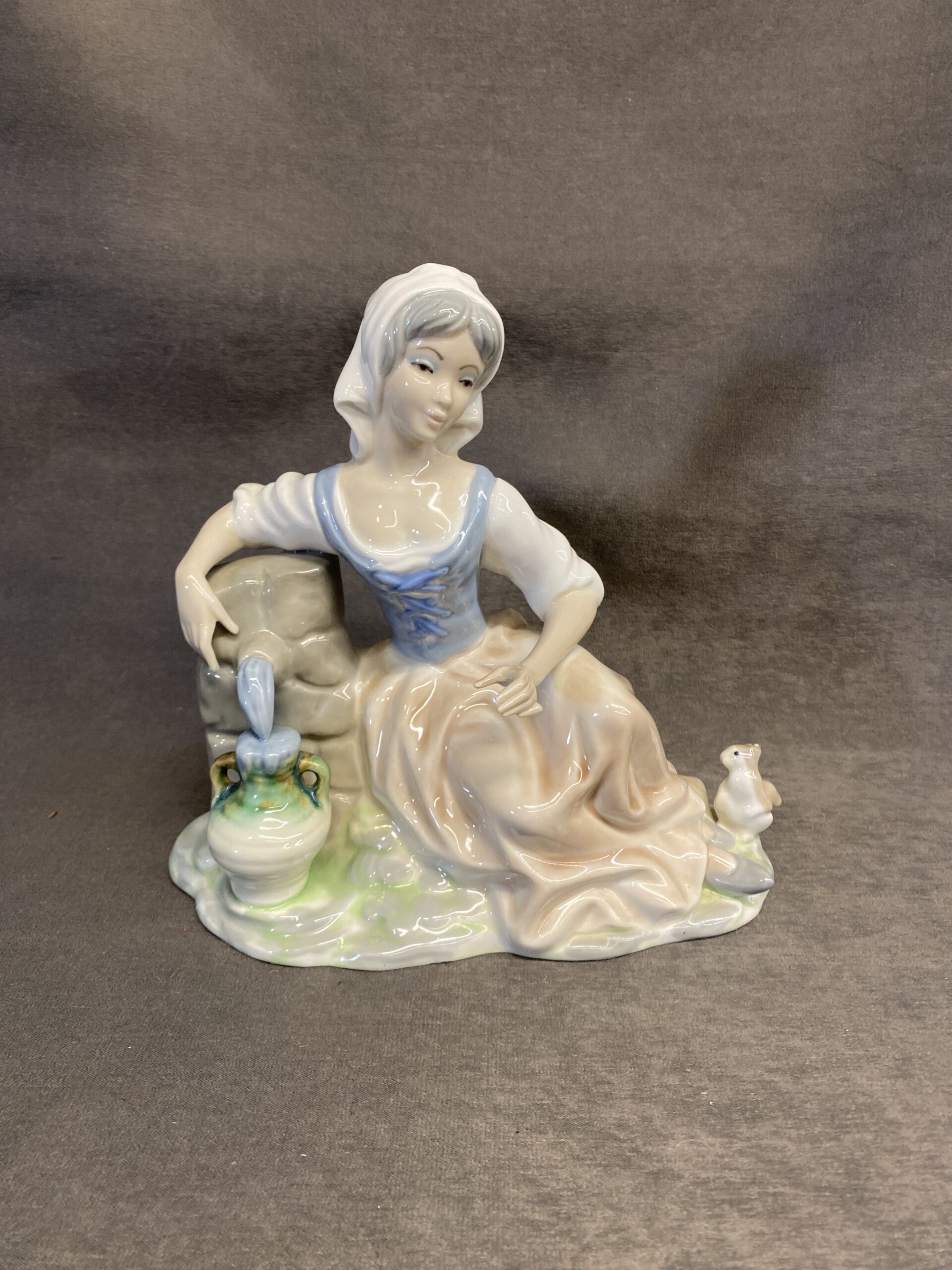 Tengra Figurine – Woman By Well