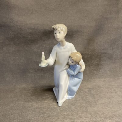Lladro Figurine – Boy & Girl