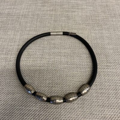 Two AA Choker – Metal Beads
