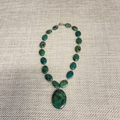 LU Necklace – Green Stone