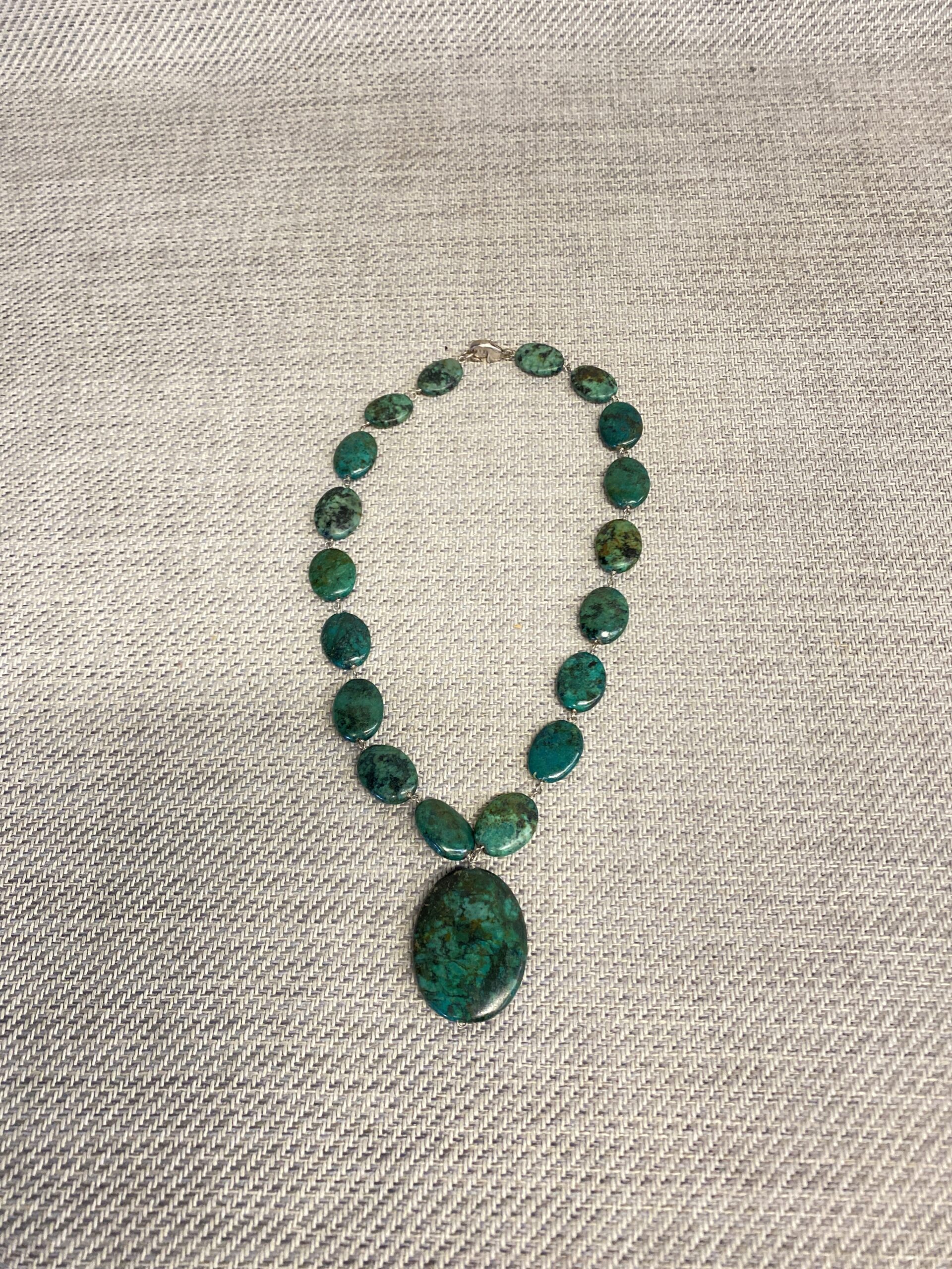 LU Necklace – Green Stone