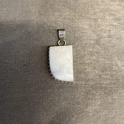 925 Silver Pendant – White Iridescent Shell