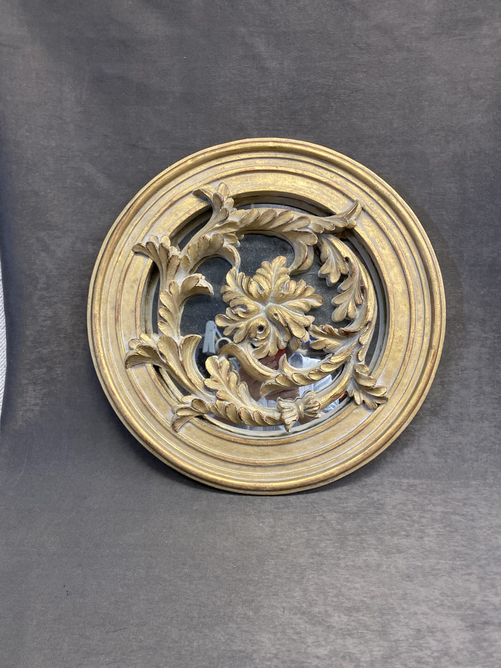 Round Mirror – Sculptural