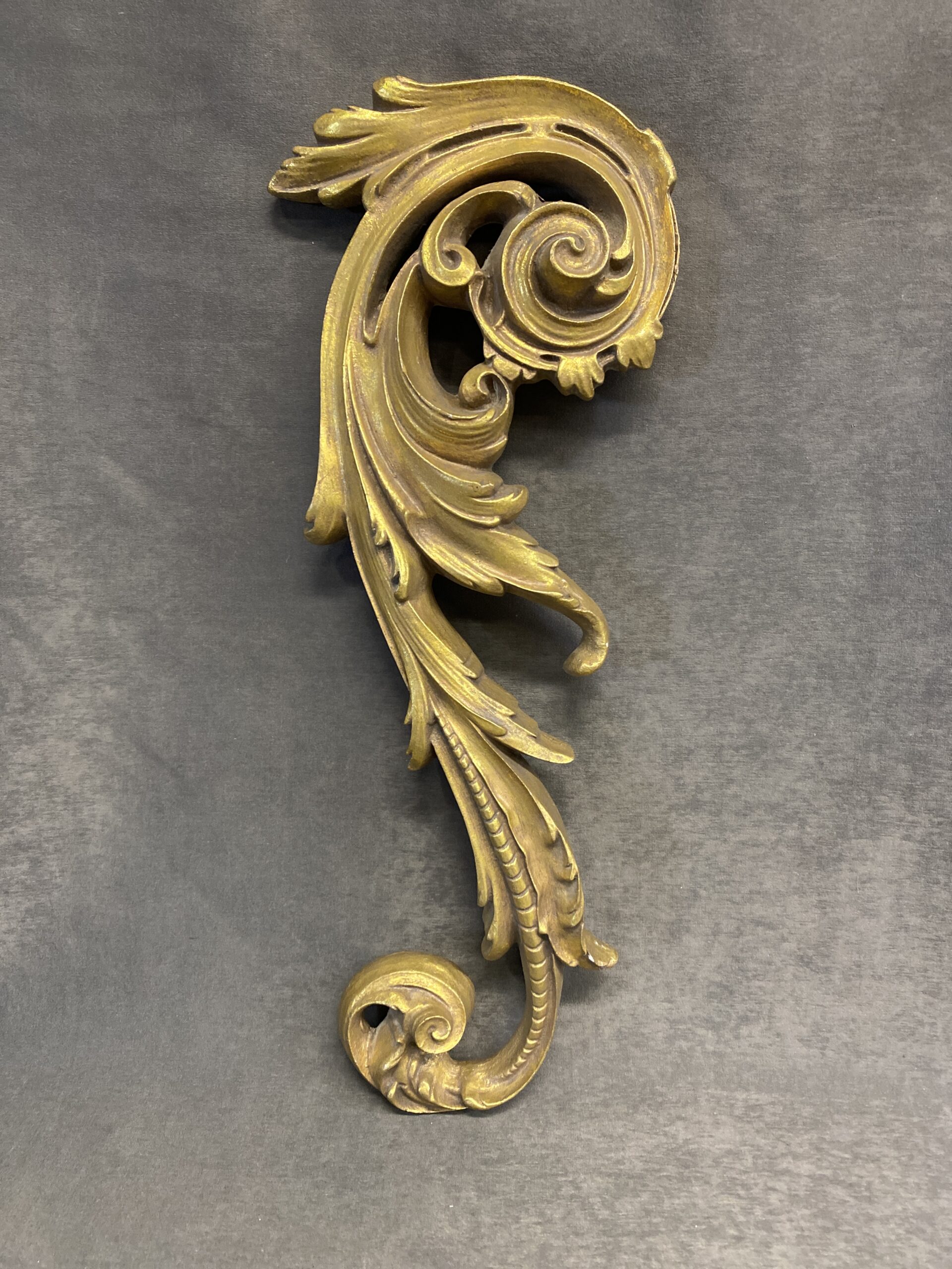 Canfloyd Wall Decor – Architectural Scroll