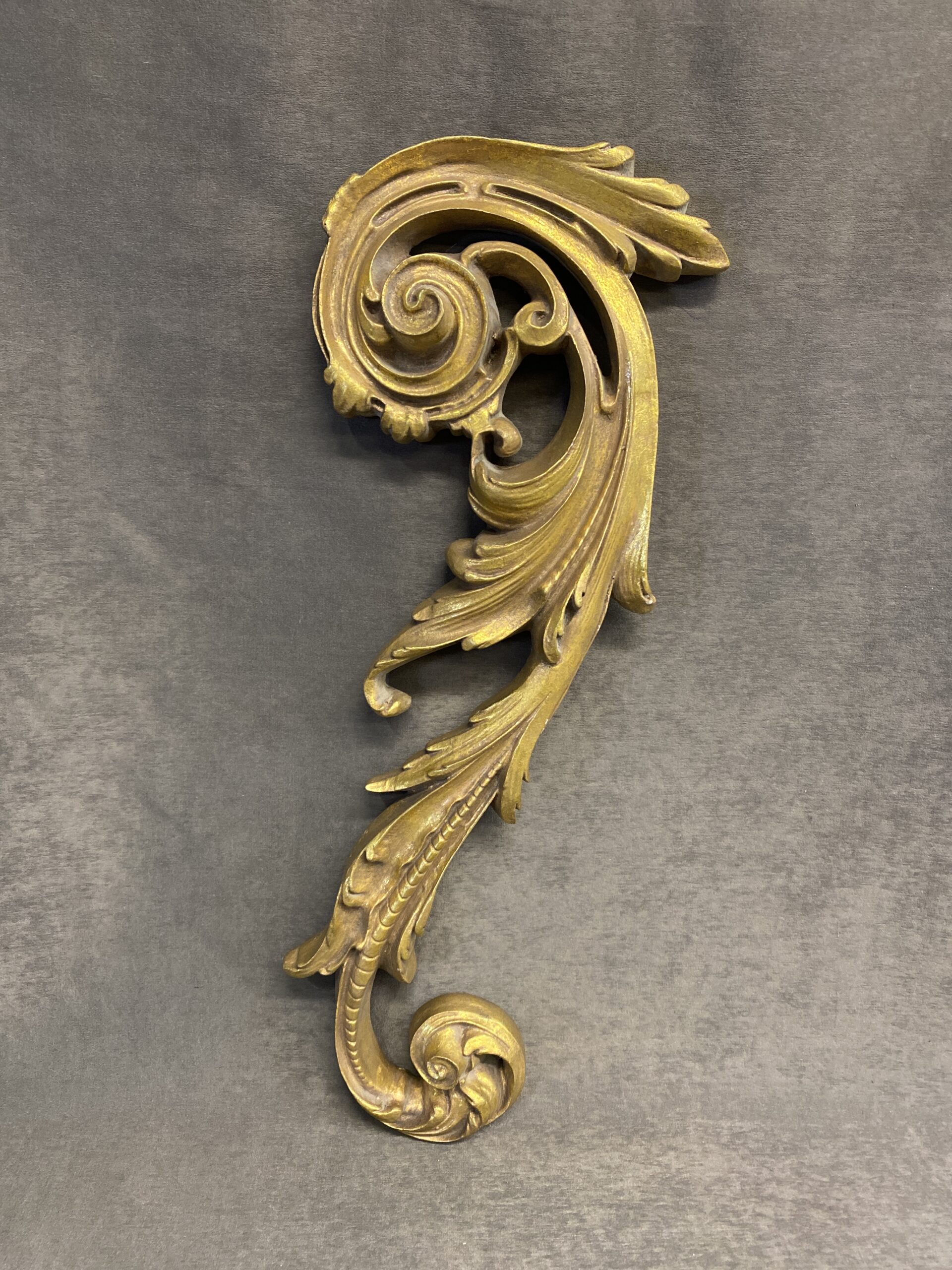 Canfloyd Wall Decor – Architectural Scroll